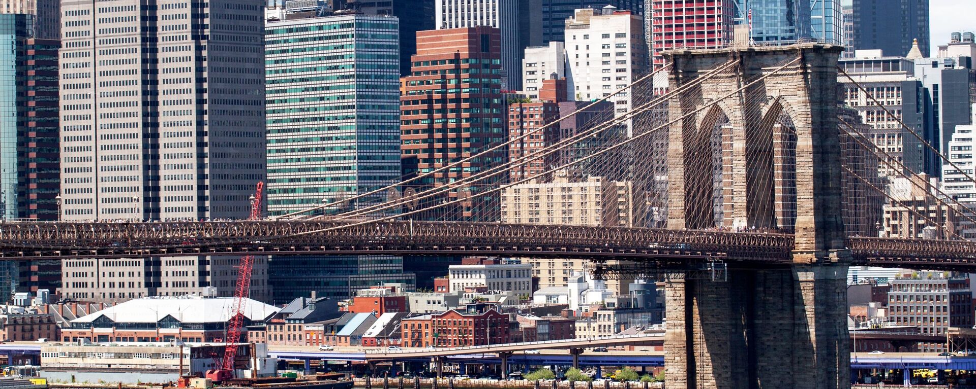 Вид на Бруклинский мост, соединяющий районы Нью-Йорка Манхэттен и Бруклин - Sputnik Литва, 1920, 15.04.2023