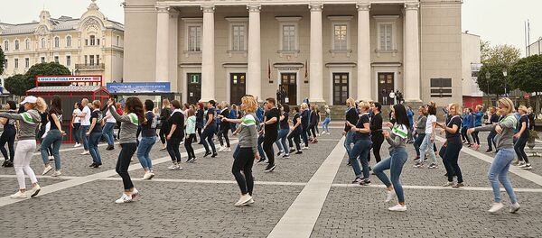 Акция “Массовый танец” в Вильнюсе - Sputnik Литва