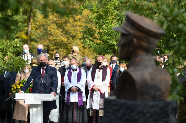 В Литве открыли памятник командиру лесных братьев - Sputnik Литва