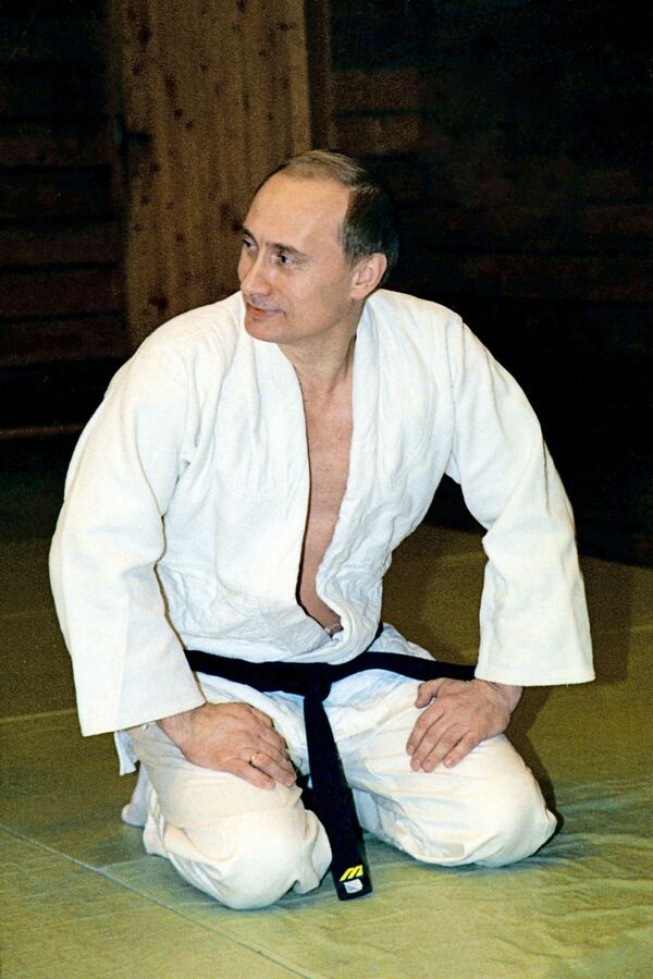 Президент РФ Владимир Путин в кимоно во время занятий дзюдо - Sputnik Lietuva