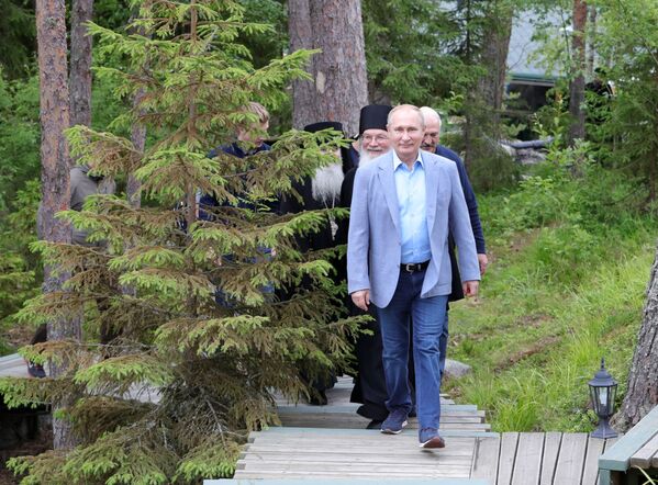 Президенты РФ и Беларуси В. Путин и А. Лукашенко посетили Валаамский монастырь - Sputnik Lietuva