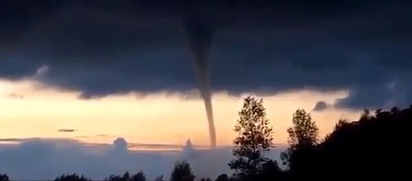 Видео водного вихря в Литве Видео водного вихря в Литве - Sputnik Lietuva