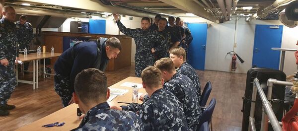 Литовские военные голосуют на военном корабле Йотвингис во время учений в Балтийском море - Sputnik Lietuva