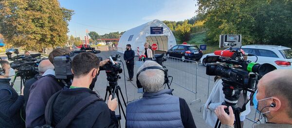 Избирательный участок, где можно голосовать не выходя из машины - Sputnik Литва