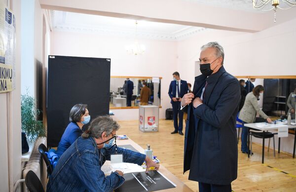 Это праздник демократии: президент Литвы проголосовал на выборах в Сейм - Sputnik Литва