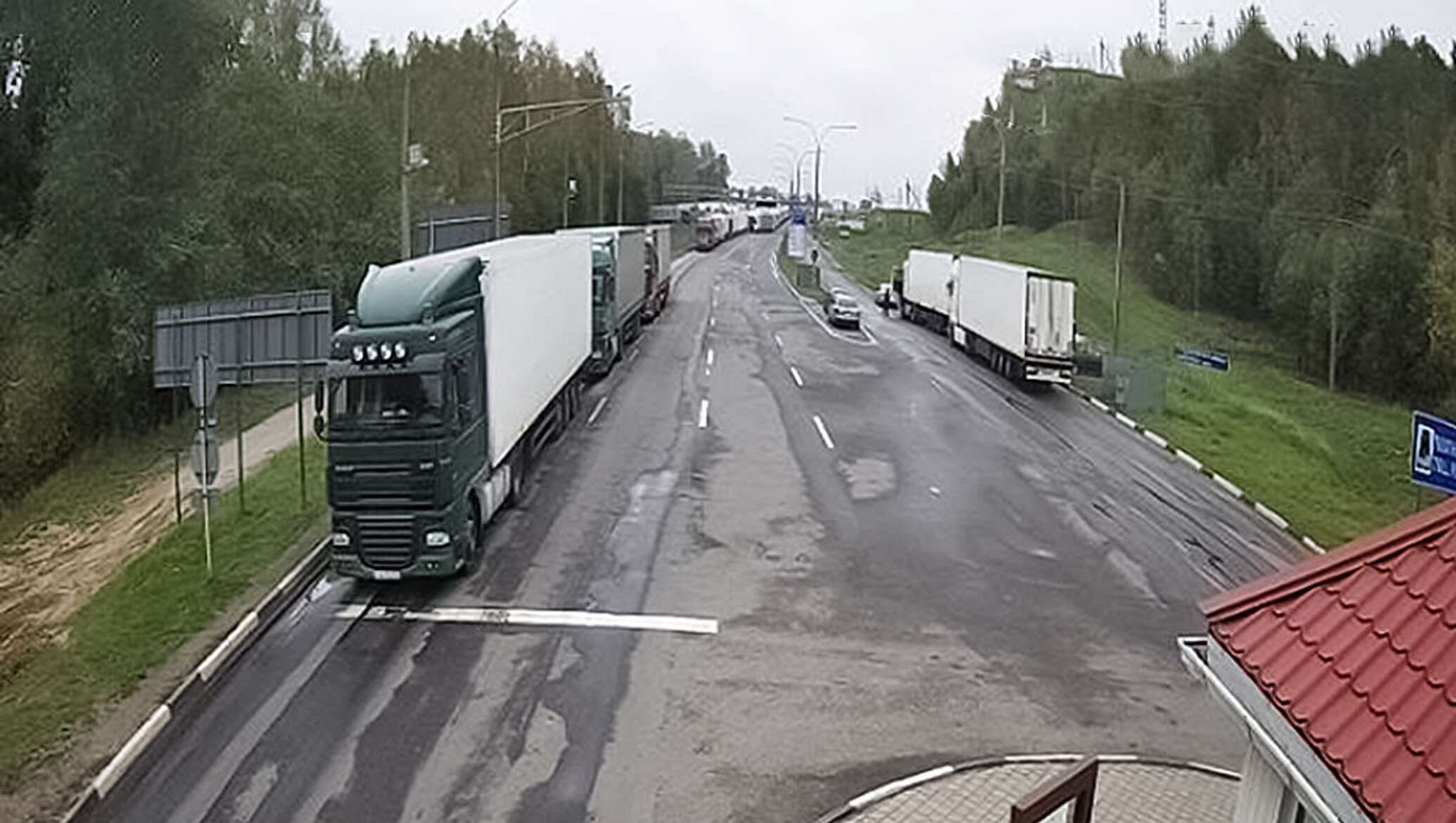 Очередь на границе с латвией. Выезд из беларуси в литву. Каменный лог литва граница. Выезда в польшу ожидает более 210 грузовиков. Выезд из беларуси в литву.