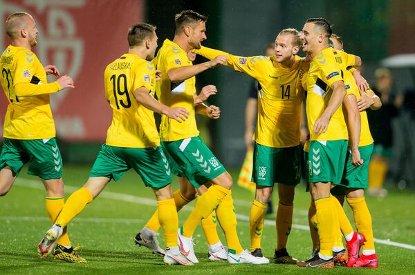 Сборная Литвы продолжила успешную серию, поделив очки с белорусами - Sputnik Литва