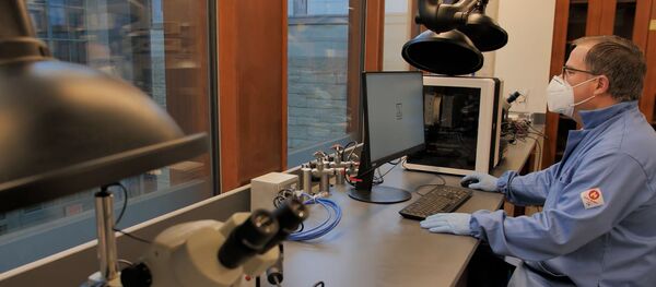 У США не получается создать вакцину от коронавируса – виновата Россия - Sputnik Литва