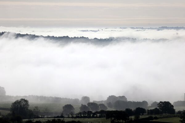 Стаффордшир в густых облаках виден с развалин старинного английского замка Моу Коп - Sputnik Lietuva