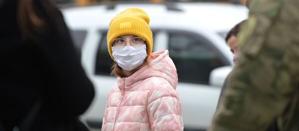 Mergaitė su kauke Mergaitė su kauke - Sputnik Lietuva