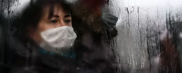 Пассажиры в медицинских масках в автобусе Пассажиры в медицинских масках в автобусе - Sputnik Lietuva