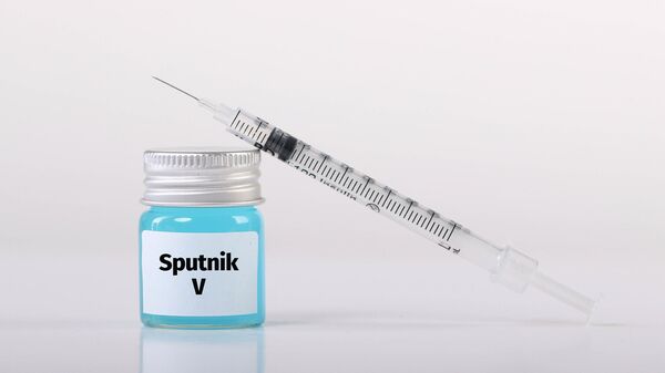 Российская вакцина от ковида и шприц - Sputnik Lietuva