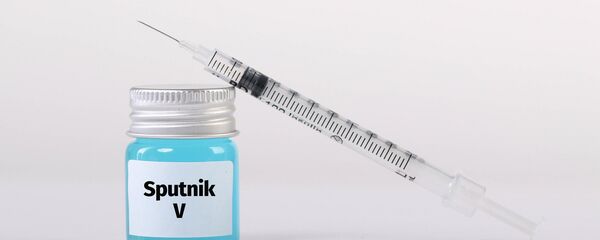 Российская вакцина от ковида и шприц - Sputnik Lietuva
