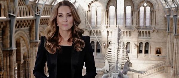 Кейт Миддлтон заподозрили в копировании наряда Меган Маркл Кейт Миддлтон заподозрили в копировании наряда Меган Маркл - Sputnik Литва