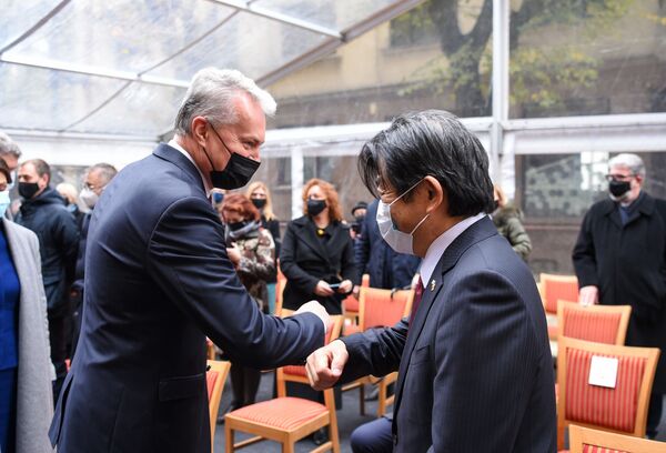 Lietuvoje atidengtas Japonijos diplomato Sugiharos paminklas Lietuvoje atidengtas Japonijos diplomato Sugiharos paminklas - Sputnik Lietuva