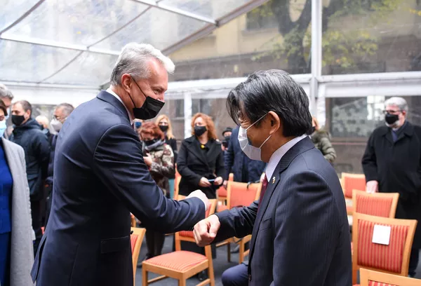 Lietuvoje atidengtas Japonijos diplomato Sugiharos paminklas Lietuvoje atidengtas Japonijos diplomato Sugiharos paminklas - Sputnik Lietuva
