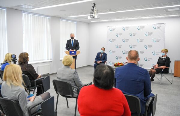 Президент Литвы заявил об острой нехватке специалистов по COVID-19 - Sputnik Литва