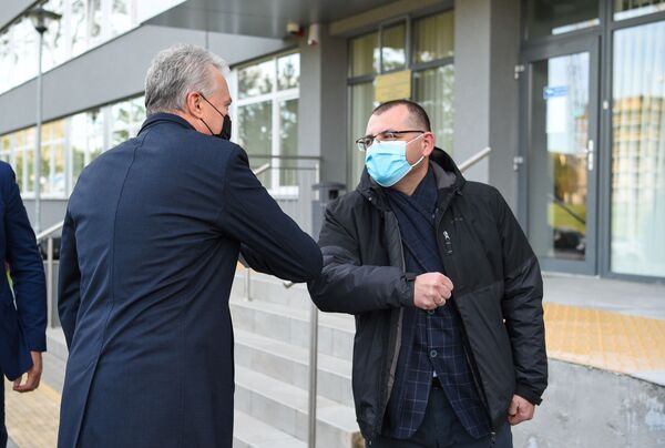 Президент Литвы заявил об острой нехватке специалистов по COVID-19 - Sputnik Литва