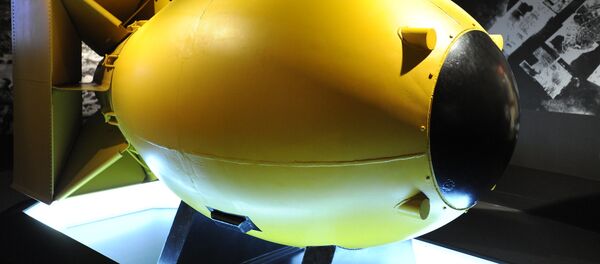 Макет ядерной бомбы в музее Макет ядерной бомбы в музее - Sputnik Литва
