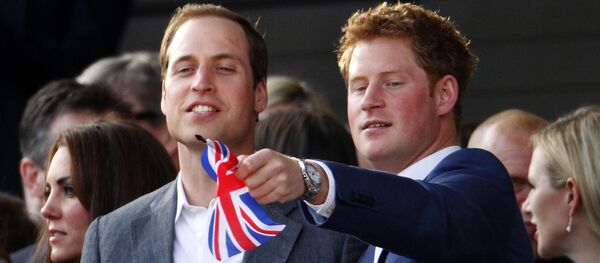 Принцы Уильям и Гарри Принцы Уильям и Гарри - Sputnik Литва