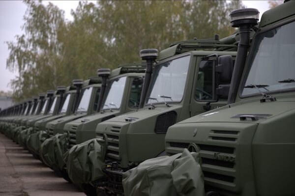 Lietuvos kariuomenei perduoti dar 142 nauji sunkvežimiai Unimog Lietuvos kariuomenei perduoti dar 142 nauji sunkvežimiai Unimog - Sputnik Lietuva