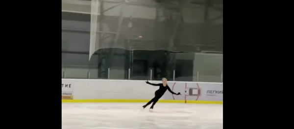 Парит надо льдом: появилось видео фрагмента новой программы Косторной - Sputnik Литва