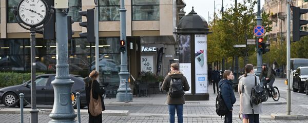Прохожие на улицах города, Вильнюс Прохожие на улицах города, Вильнюс - Sputnik Литва