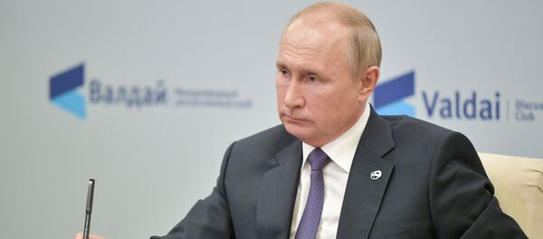 Президент РФ В. Путин принял участие в заседании дискуссионного клуба Валдай Президент РФ В. Путин принял участие в заседании дискуссионного клуба Валдай - Sputnik Lietuva