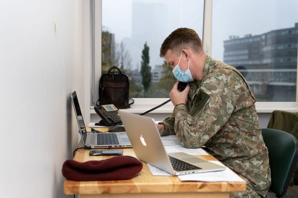 Kariai pradėjo teikti pagalbą NVSC epidemiologams Kariai pradėjo teikti pagalbą NVSC epidemiologams - Sputnik Lietuva