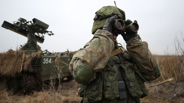 Военнослужащие во время тактико-специальных учений подразделения противовоздушной обороны воздушно-десантной дивизии - Sputnik Lietuva