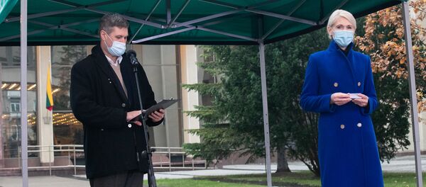 Вручение удостоверений избранным депутатам в Сейм Литовской Республики Вручение удостоверений избранным депутатам в Сейм Литовской Республики - Sputnik Lietuva