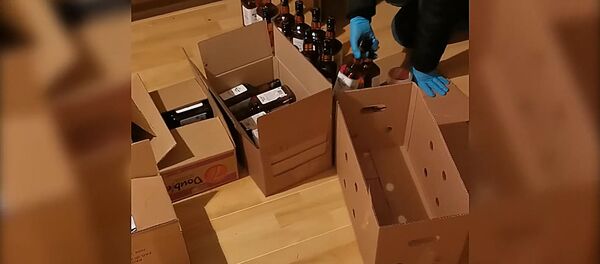 У фермера полиция обнаружила 824 бутылки алкоголя - Sputnik Литва