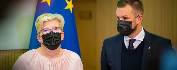 Габриэлис Ландсбергис и Ингрида Шимоните Габриэлис Ландсбергис и Ингрида Шимоните - Sputnik Lietuva