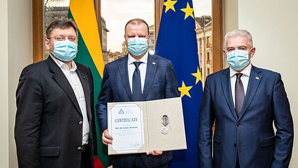 Премьер-министру Литвы Саулюсу Сквернялису вручили медаль Балтийской Ассамблеи - Sputnik Литва