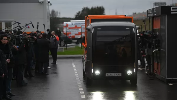 Rusijos bepilotis sunkvežimis EVO-1 išmaniame Maskvos centrinio žiedinio kelio segmente - Sputnik Lietuva