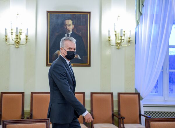 Эксперты представили новые сценарии развития пандемии COVID-19 в Литве - Sputnik Литва