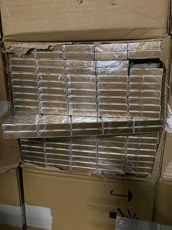 Белорус через Литву пытался провезти контрабанду сигарет под видом торфа Белорус через Литву пытался провезти контрабанду сигарет под видом торфа - Sputnik Литва