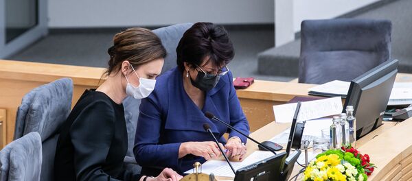 Спикер Сейма Литвы Виктория Чмилите-Нильсен (слева) - Sputnik Литва