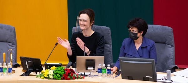 Спикер Сейма Литвы Виктория Чмилите-Нильсен (слева) - Sputnik Литва