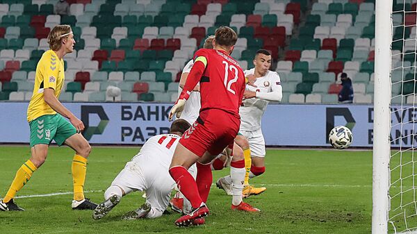 Белорусы прервали беспроигрышную серию сборной Литвы Белорусы прервали беспроигрышную серию сборной Литвы - Sputnik Литва