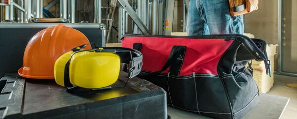 Darbuotojas statybvietėje Darbuotojas statybvietėje - Sputnik Lietuva