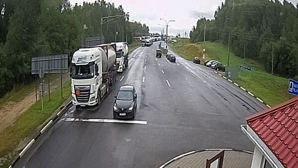 Очередь из грузовиков в пункте пропуска Каменный Лог, 27 августа 2020 года - Sputnik Lietuva