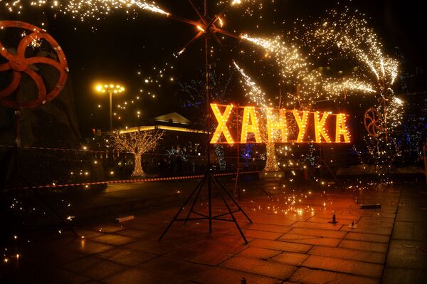 Фейерверки на церемонии зажжения ханукальной свечи - Sputnik Литва