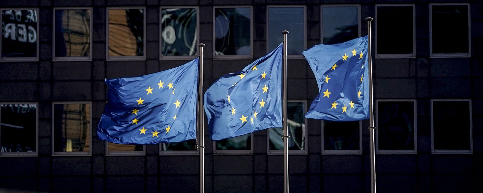 Флаги ЕС у здания Еврокомисии в Брюсселе - Sputnik Литва, 1920, 06.01.2022