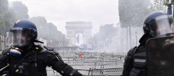 Беспорядки в Париже Беспорядки в Париже - Sputnik Lietuva