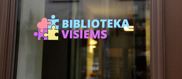 Lipdukas ant bibliotekos durų Biblioteka visiems Lipdukas ant bibliotekos durų Biblioteka visiems - Sputnik Lietuva