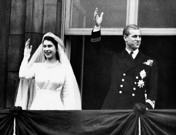 Jaudinanti akimirka: Elžbieta II ir jos vyras švenčia 73-ąsias vestuvių metines Jaudinanti akimirka: Elžbieta II ir jos vyras švenčia 73-ąsias vestuvių metines - Sputnik Lietuva