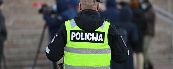 Сотрудник полиции Литвы Сотрудник полиции Литвы - Sputnik Литва