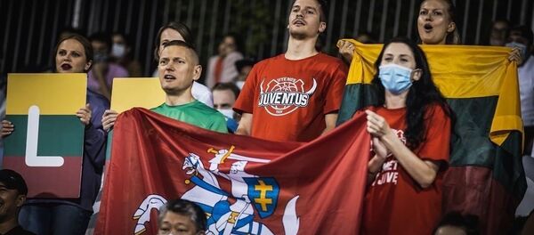 Болельщики литовской Утены в Дохе (Катар) на этапе Мировой серии по баскетболу 3х3, архивное фото  - Sputnik Литва