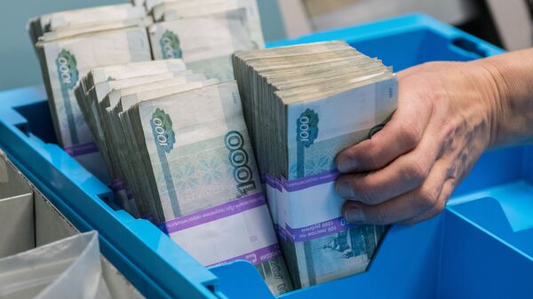 Российские рубли в отделении банка - Sputnik Литва